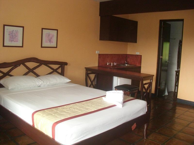 Hotel Graceland Estates And Country Club Lucena Exterior foto